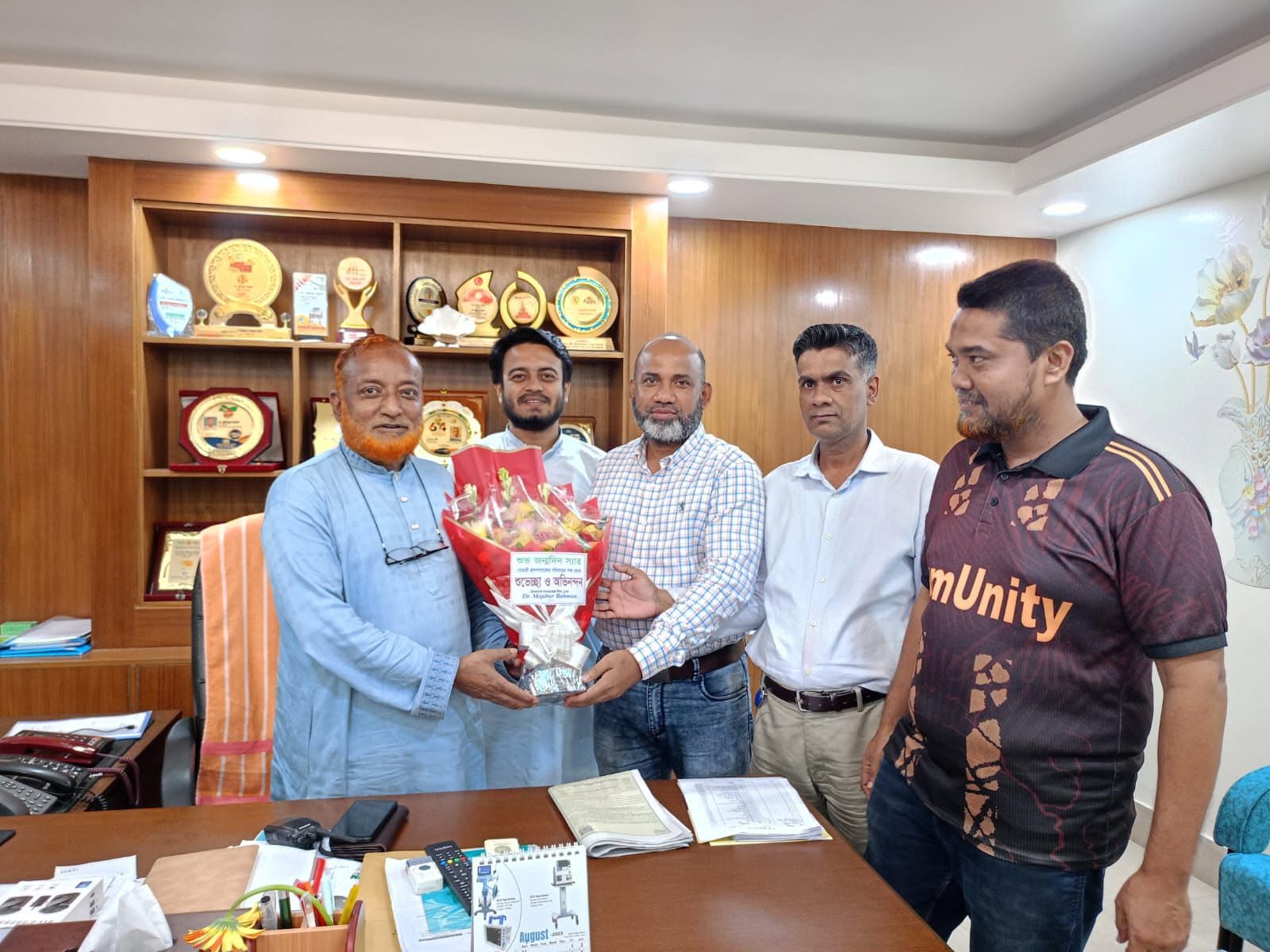 গোমতী হাসপাতালের সিইও ডা. মুজিবুর রহমান স্যারের জন্মদিন উদযাপন